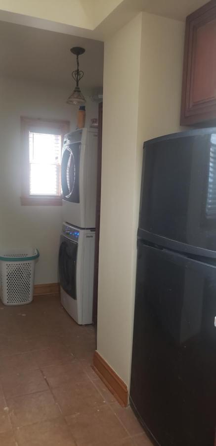 Hébergement de vacances 4br 2 Full Bath Sleeps 10 Large Yard 2 Cars
